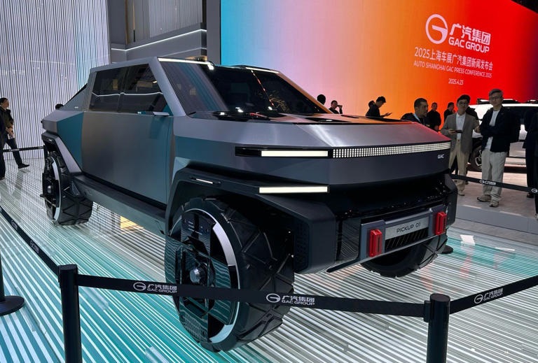 Cybertruck Tesla Pimpin Iring-iringan Trump dan Elon Musk di Qatar 2025: Simbol Inovasi dan Diplomasi