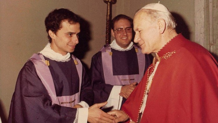 Paus Leo XIV: Kembaran Paus Fransiskus dalam Kesederhanaan