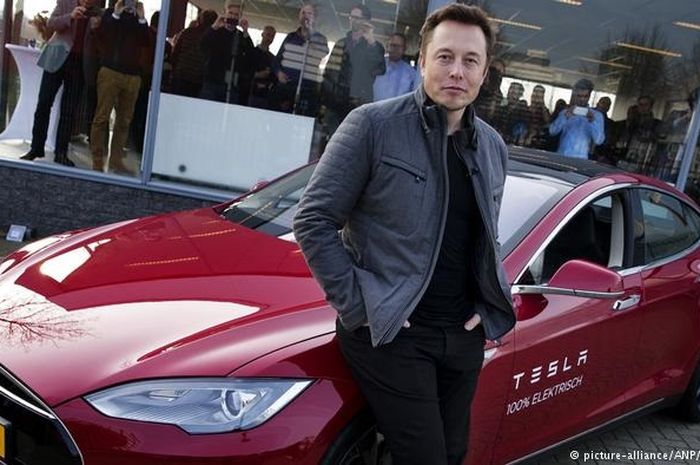 Trump Disebut Akan Jual Mobil Tesla Miliknya Usai Ribut dengan Elon Musk