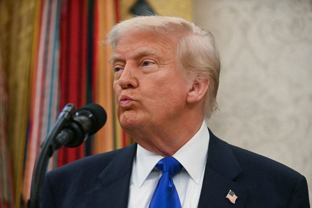 Trump Larang Warga dari 12 Negara Masuk AS: Tinjauan Mendalam