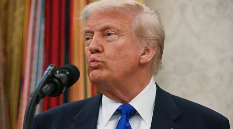 Trump Larang Warga dari 12 Negara Masuk AS: Tinjauan Mendalam