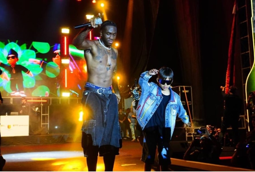 Melly Mike Guncang Panggung Pacu Jalur Riau 2025