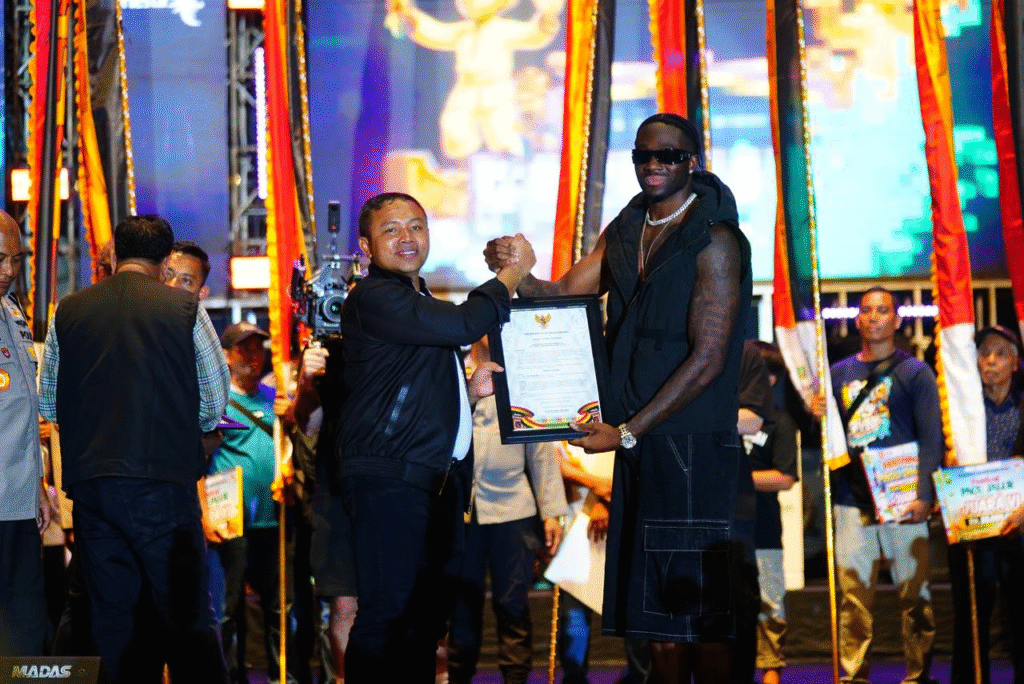 Melly Mike Guncang Panggung Pacu Jalur Riau 2025