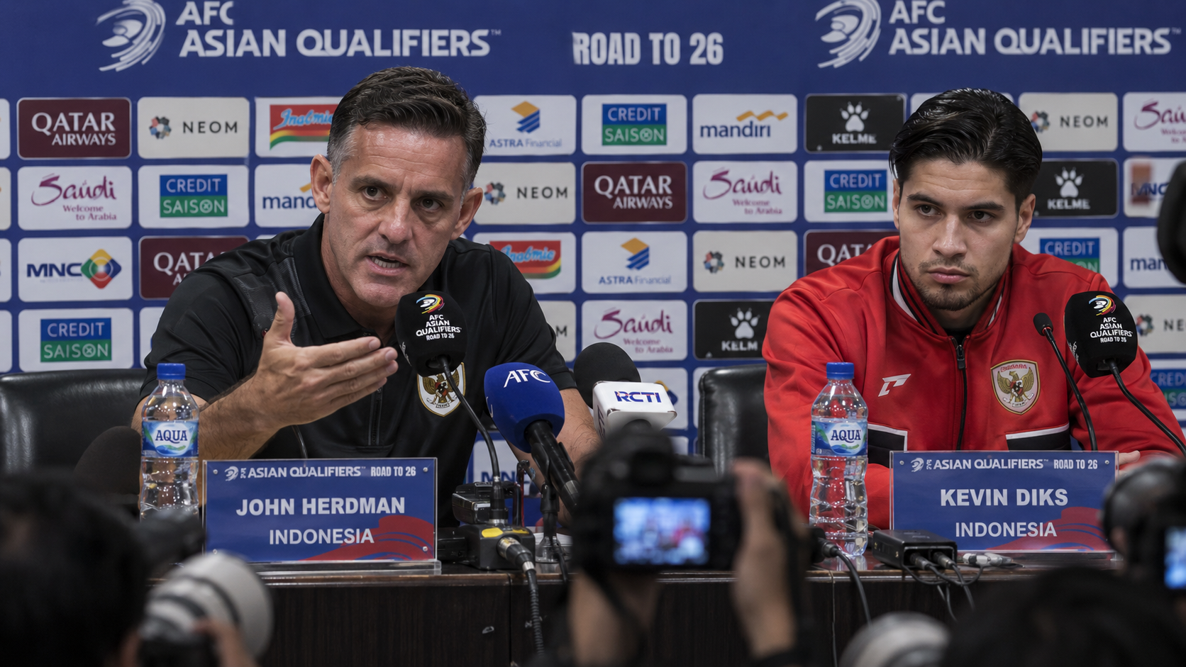 Pelatih John Herdman dan kapten Kevin Diks memberikan keterangan taktis dalam konferensi pers resmi pra-laga di media center SUGBK.